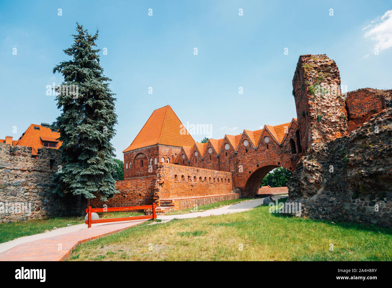 Teutonic Castle Ruins In Torun Poland Stock Photo Alamy teutonic-castle-ruins-in-torun-poland-stock-photo-alamy