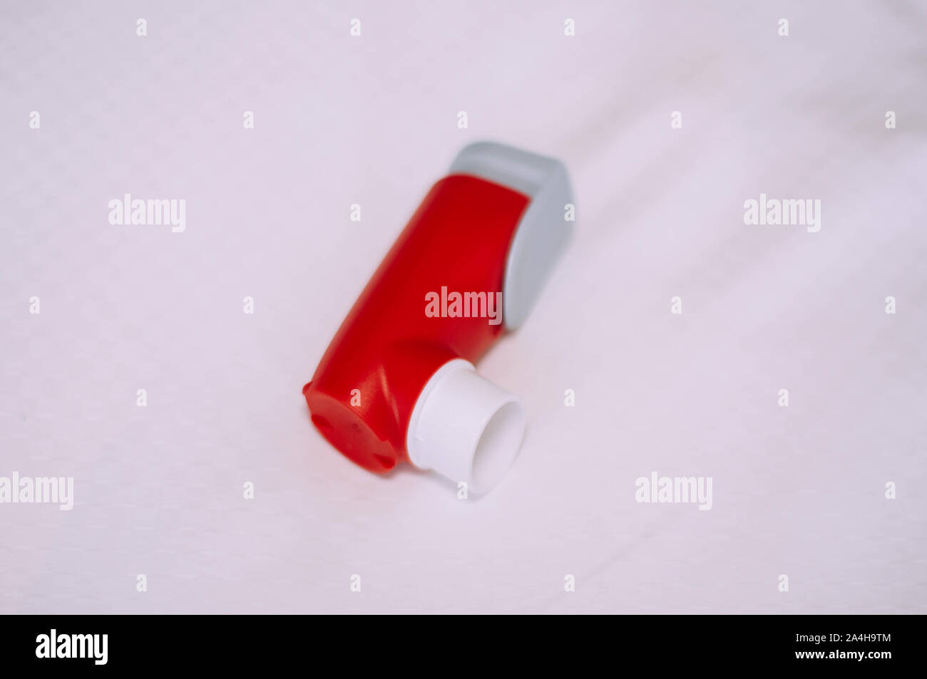 Steroid asthma inhaler High Resolution Stock Photography and Images Alamy