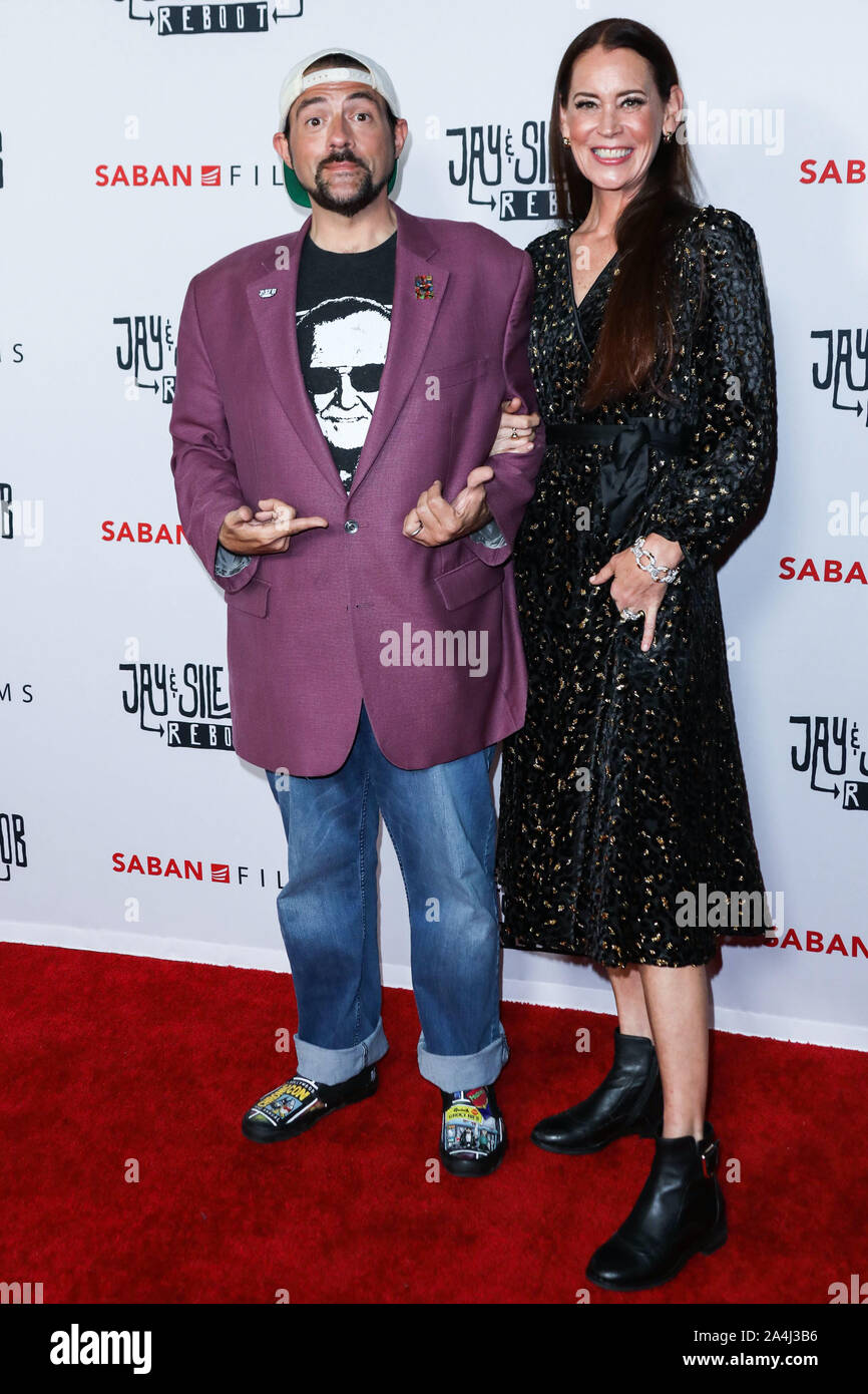 HOLLYWOOD, LOS ANGELES, CALIFORNIA, USA - OCTOBER 14: Kevin Smith and Jennifer Schwalbach arrive at the Los Angeles Premiere Of Saban Films' 'Jay and Silent Bob Reboot' held at the TCL Chinese Theatre IMAX on October 14, 2019 in Hollywood, Los Angeles, California, United States. (Photo by David Acosta/Image Press Agency) Stock Photo
