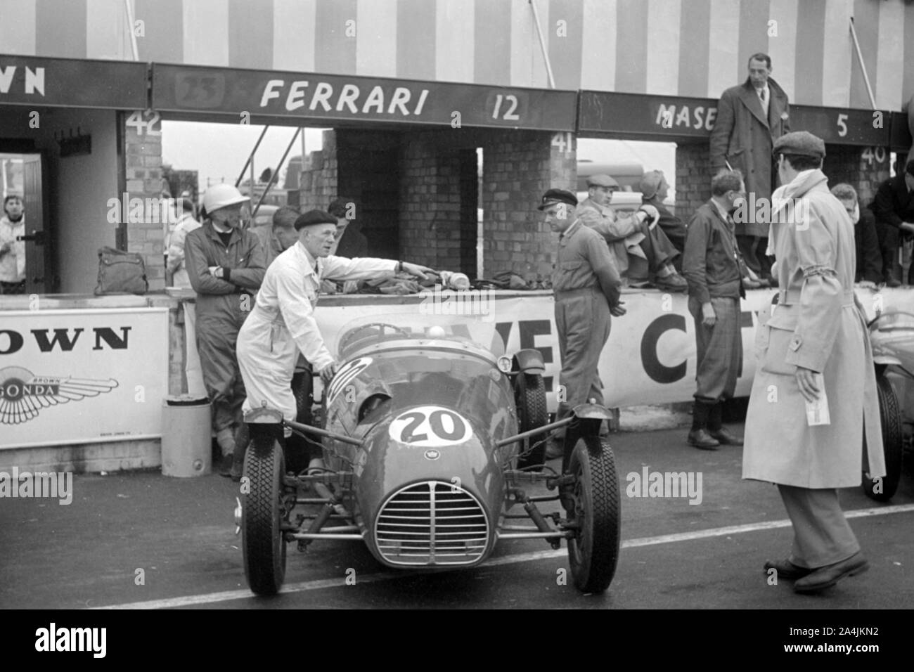 1951 Killeen - MG, D.Pitt in pits at Silverstone during British GP meeting. Stock Photo