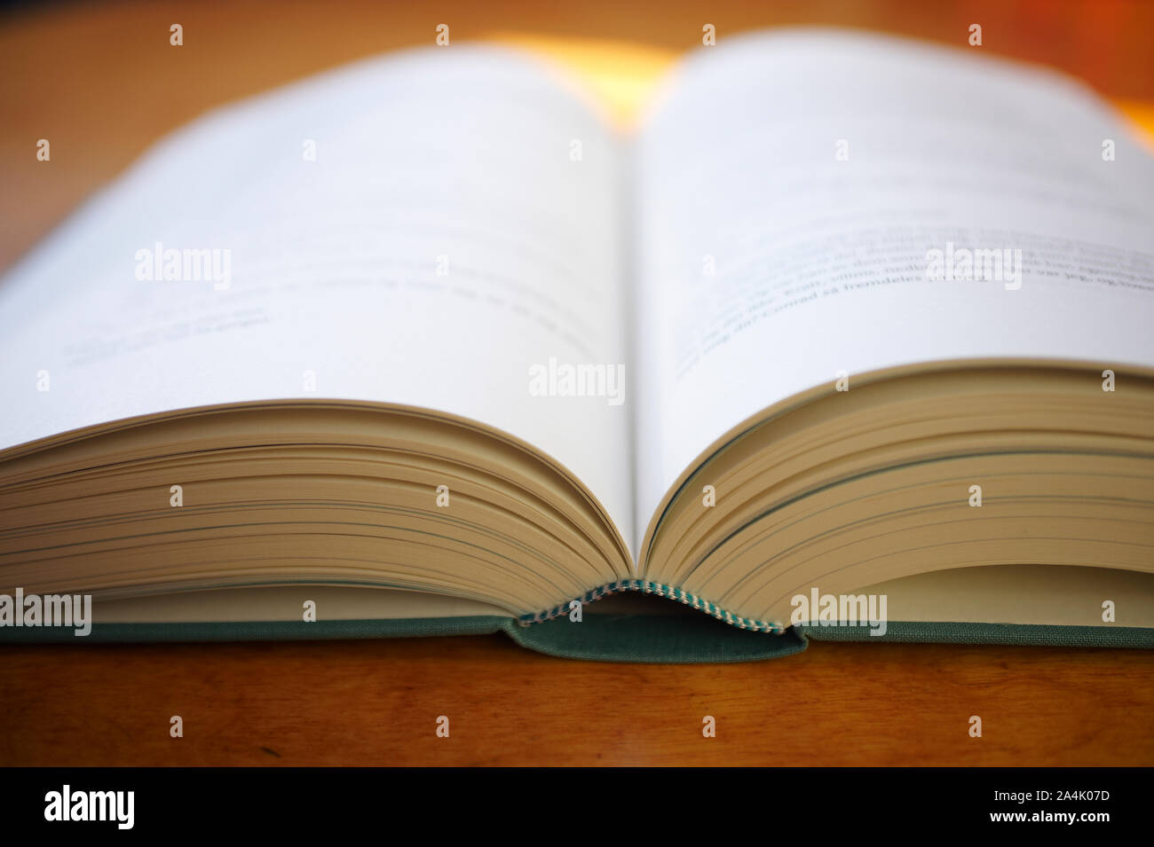 Form of an open book hi-res stock photography and images - Alamy