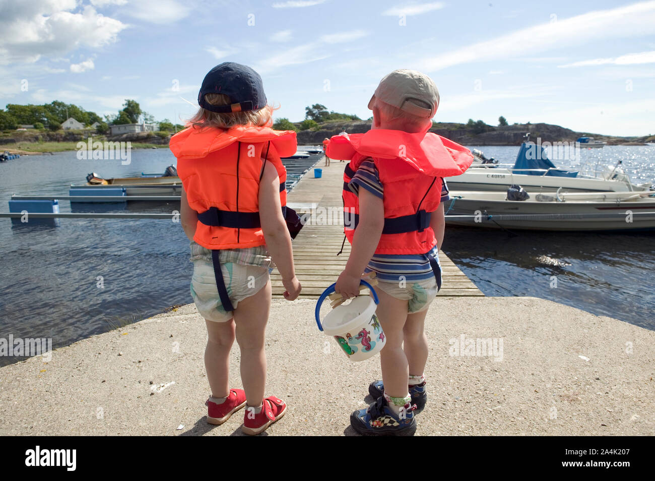 Children with life jackets hi-res stock photography and images - Alamy