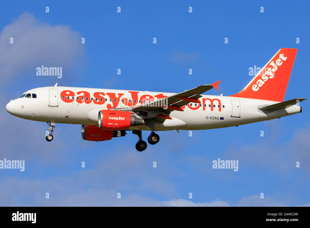 EasyJet, G-EZAG, Airbus A319-111, in the air and coming in to land at ...