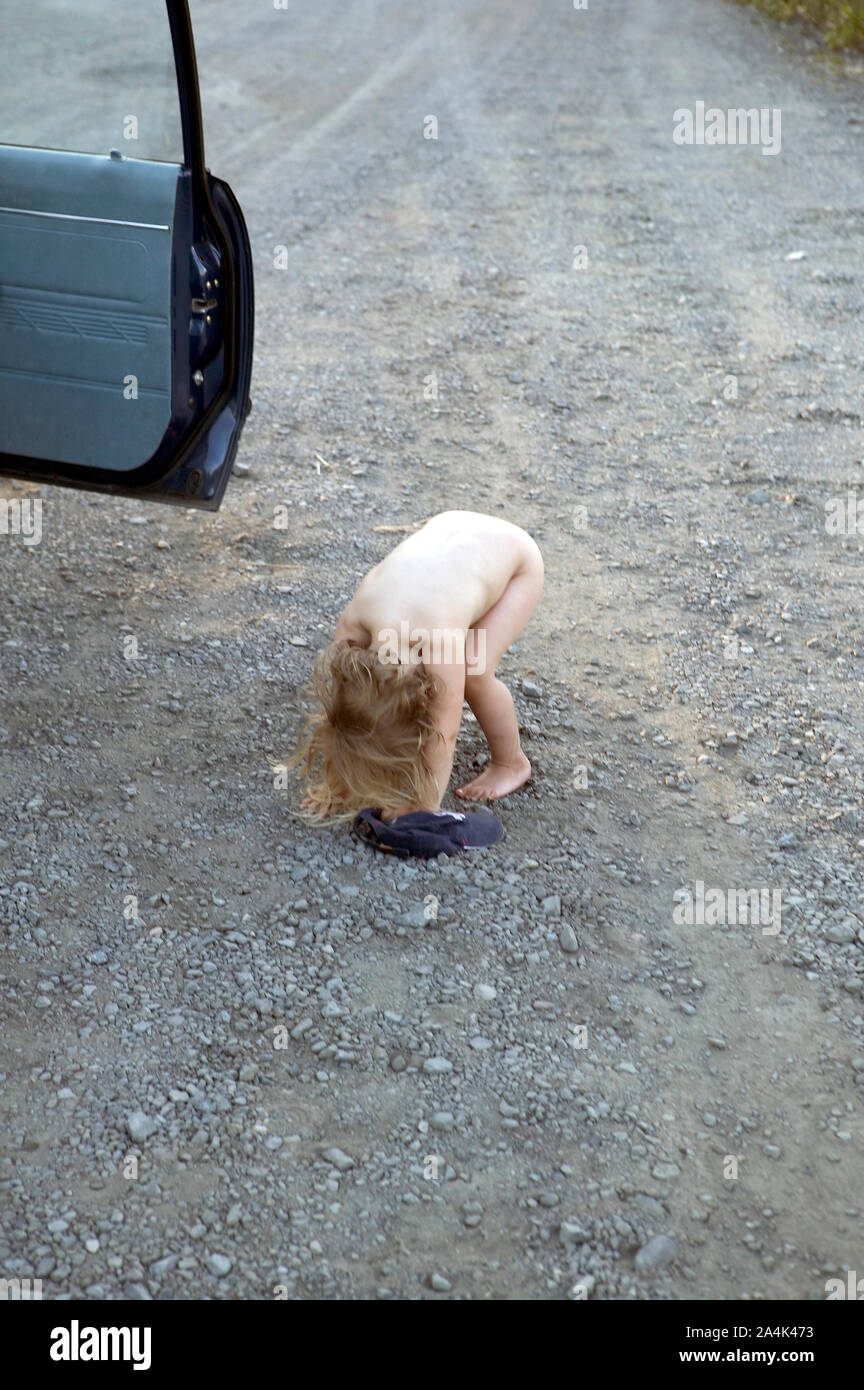 Girl peeing in the road Stock Photo - Alamy 