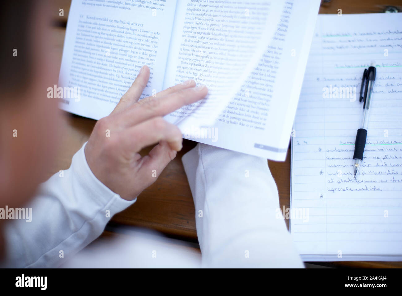 Taking Notes In Notebook Men taking notes hi-res stock photography and images - Alamy