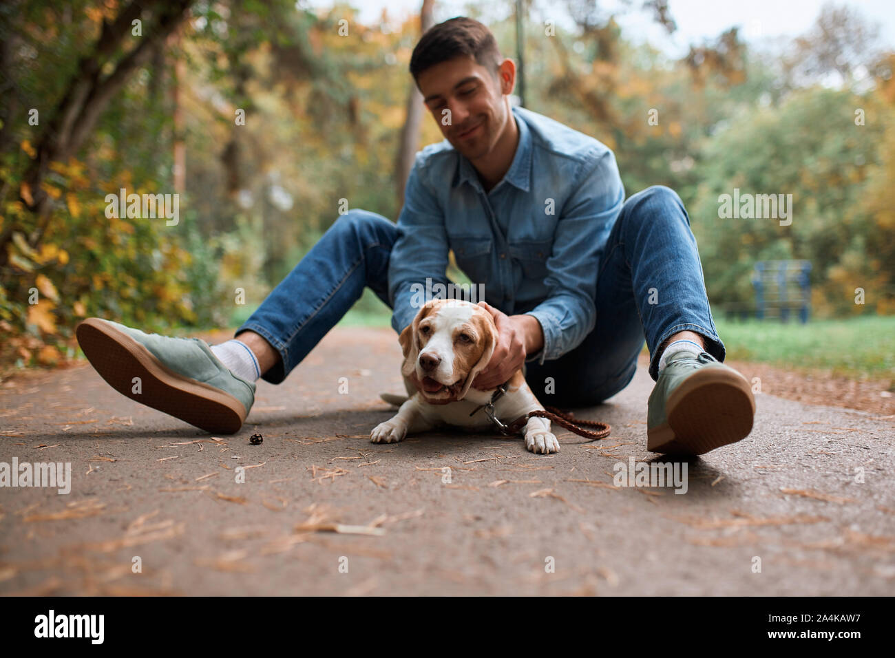 Photo cheerful man sitting hi-res stock photography and images - Alamy