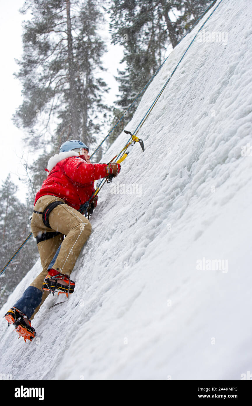 Women ice climbing hi-res stock photography and images - Alamy