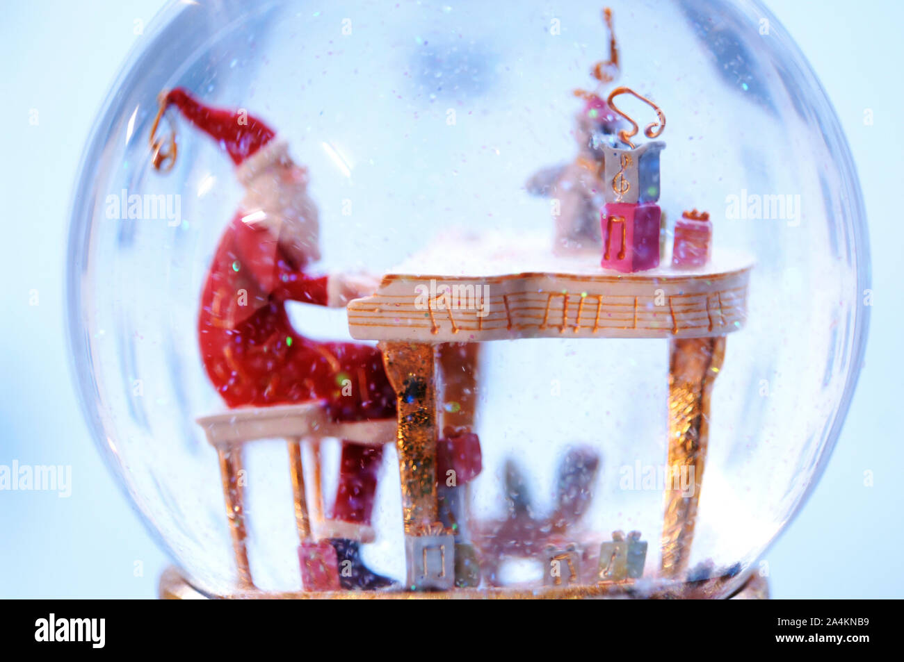 Pianos musical instruments hires stock photography and images Alamy