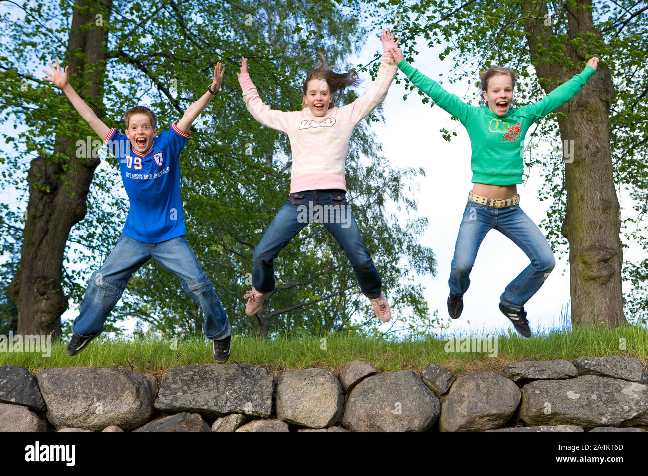 Happy people friends jumping hi-res stock photography and images - Alamy
