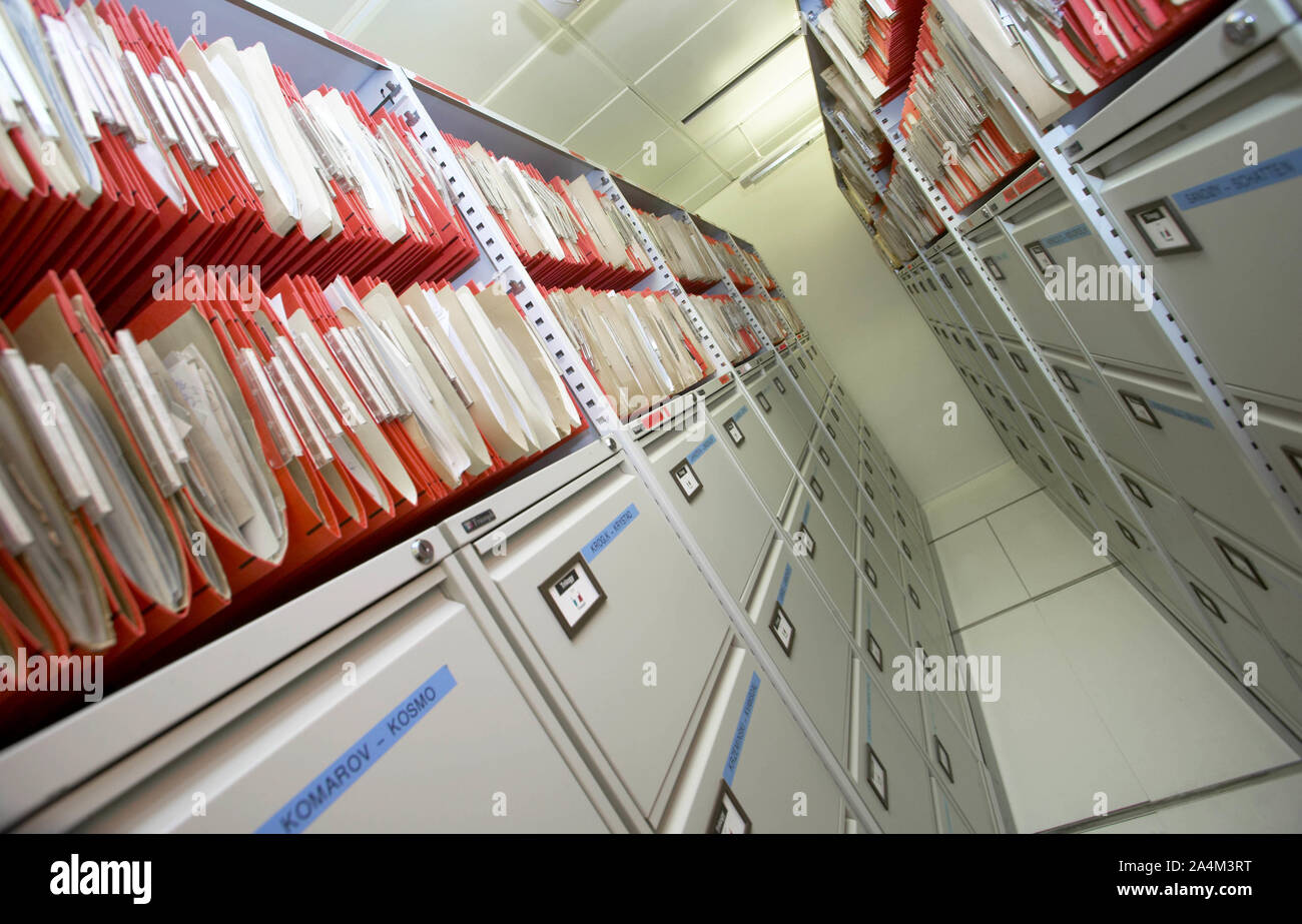 Alphabetical filing hires stock photography and images Alamy