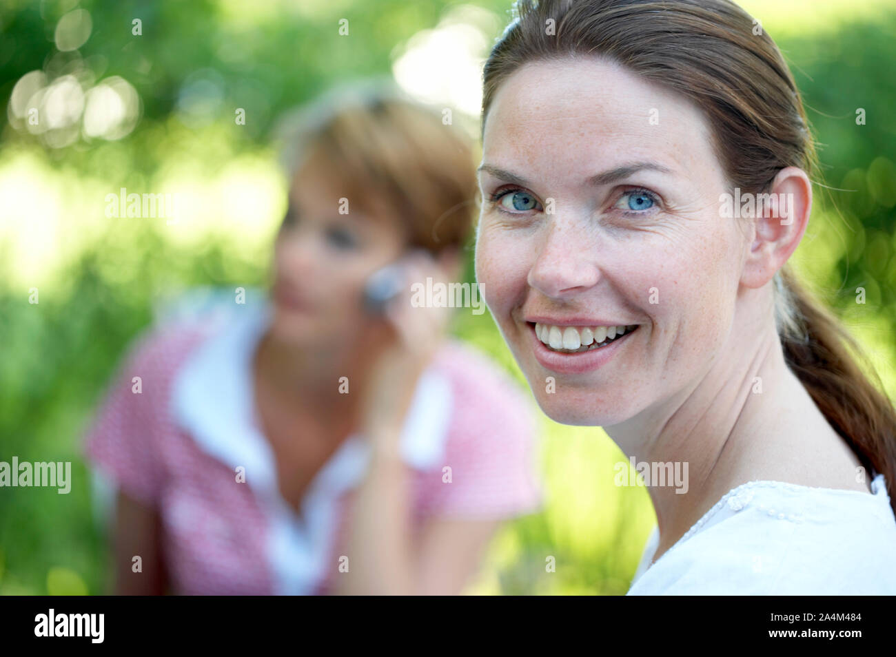 Women in the outdoors hi-res stock photography and images - Alamy