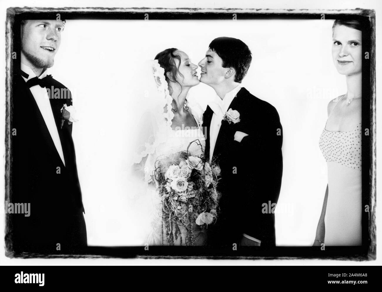 Couple kissing - newly wed Stock Photo - Alamy