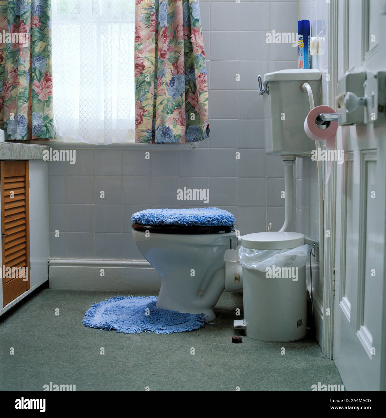 Typical English toilet Stock Photo Alamy