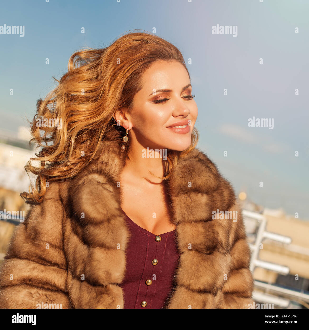 Pretty woman outdoor hi-res stock photography and images - Alamy
