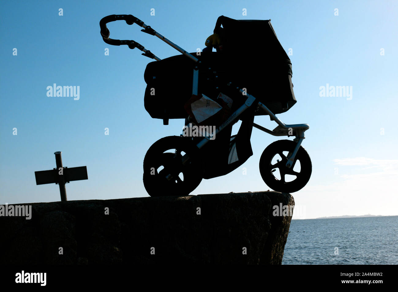 Danger falling objects hires stock photography and images Alamy