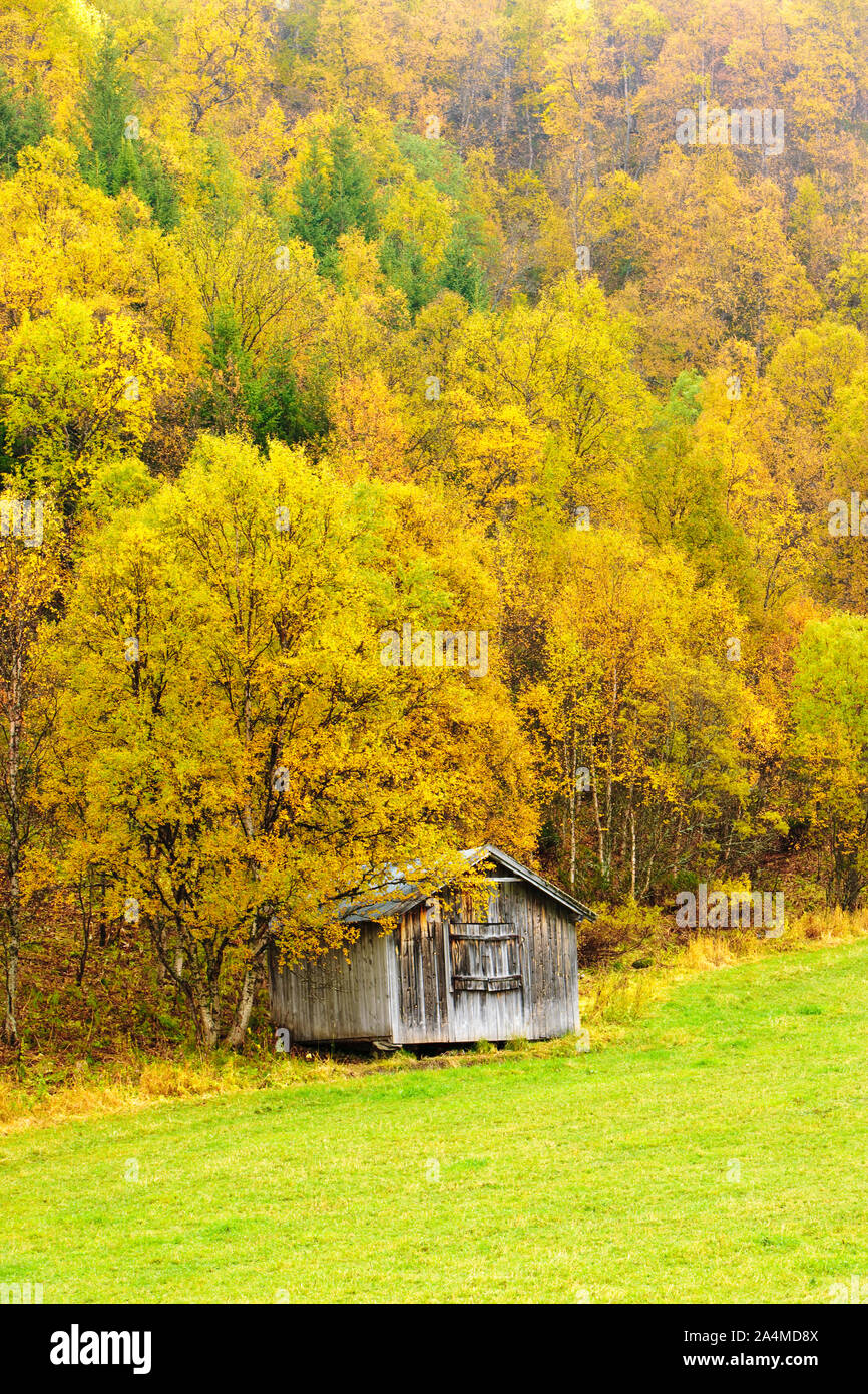 Barn landscapes hi-res stock photography and images - Alamy