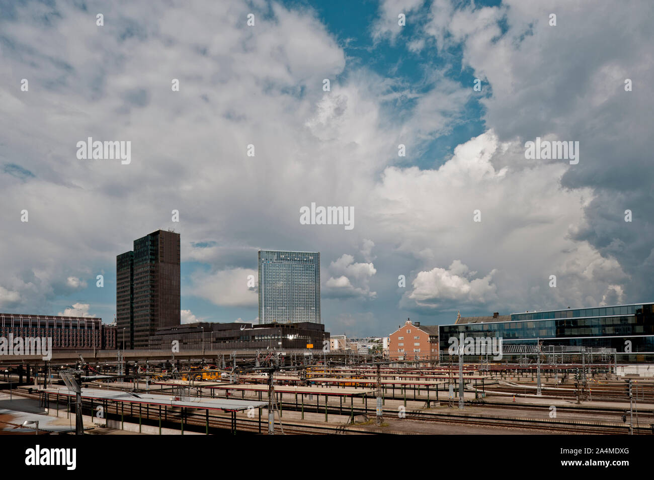 Horizontal railroad track hi-res stock photography and images - Alamy