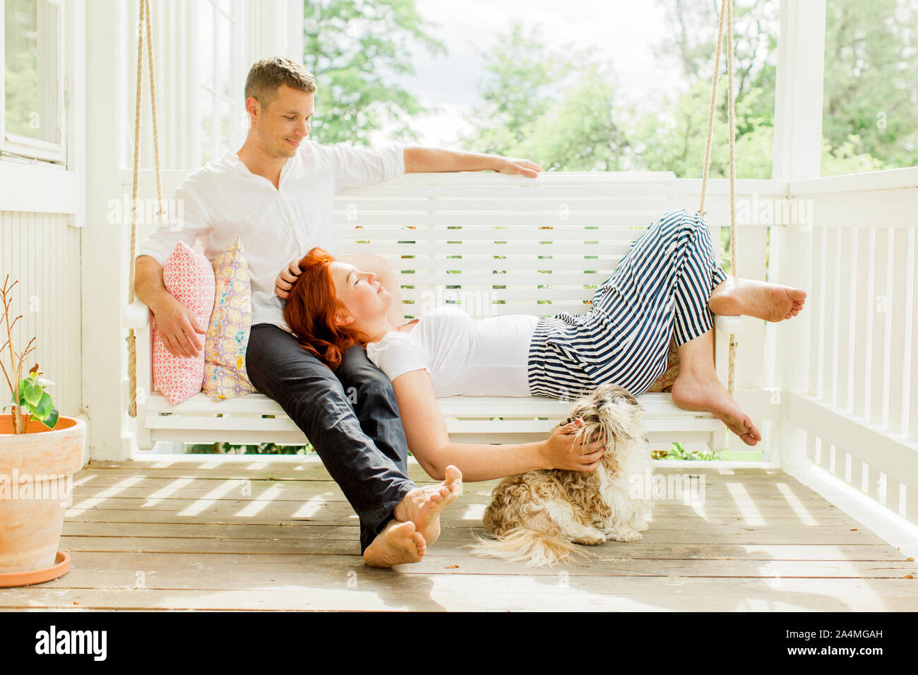 Page 2 Porch Swing Couple High Resolution Stock Photography and