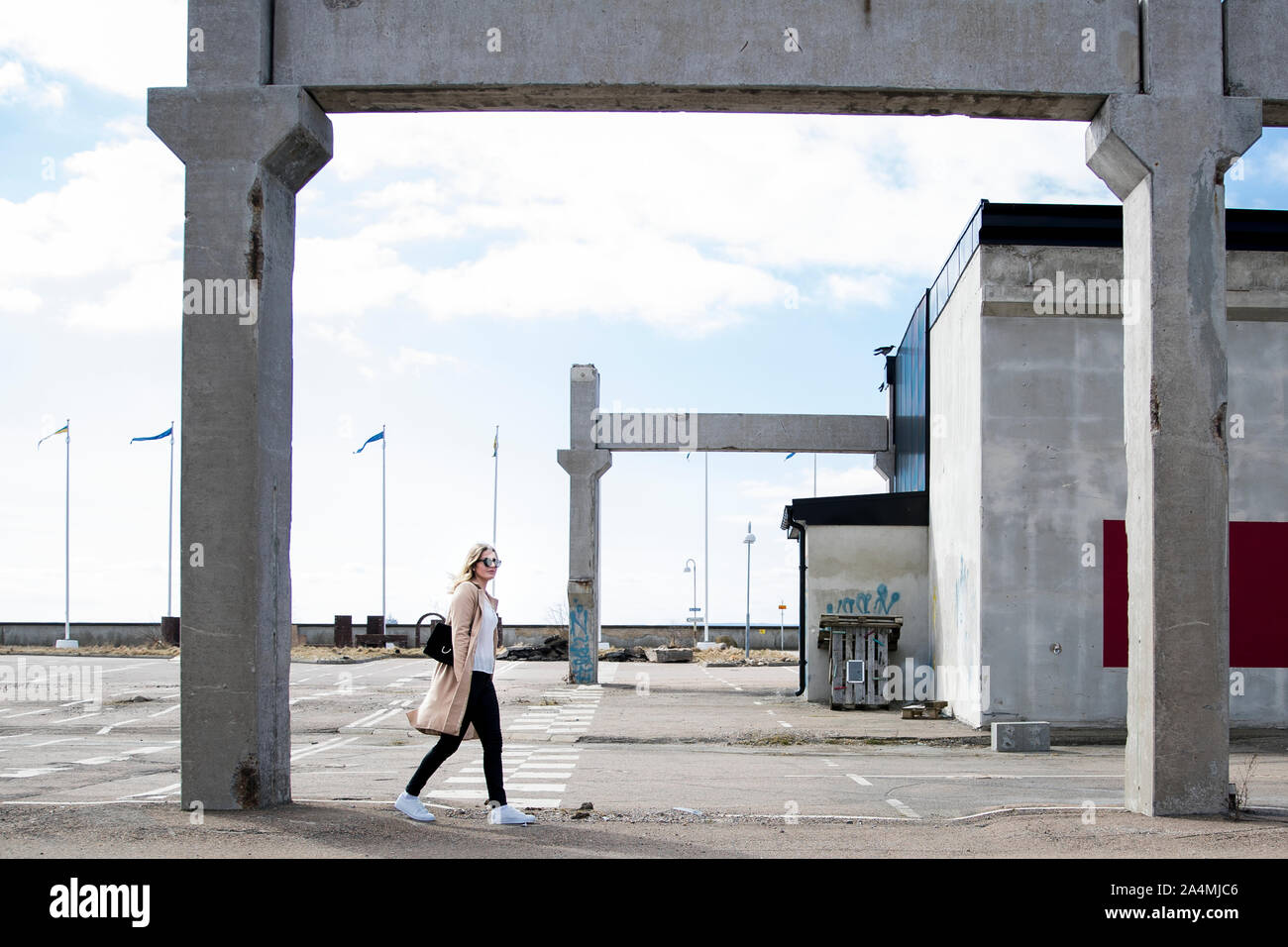 Coat woman walking away hi-res stock photography and images - Alamy