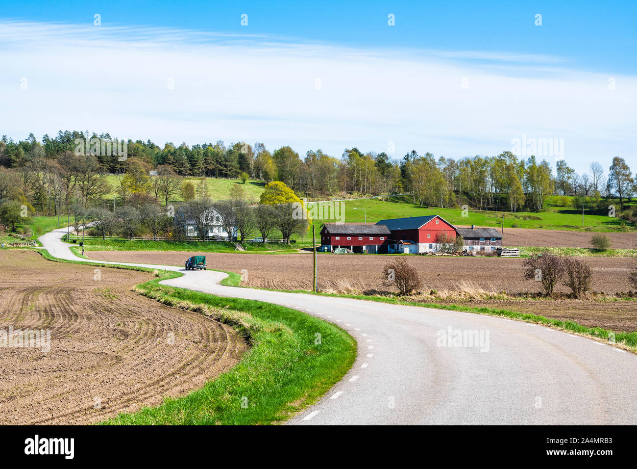 View curve country road hi-res stock photography and images - Alamy