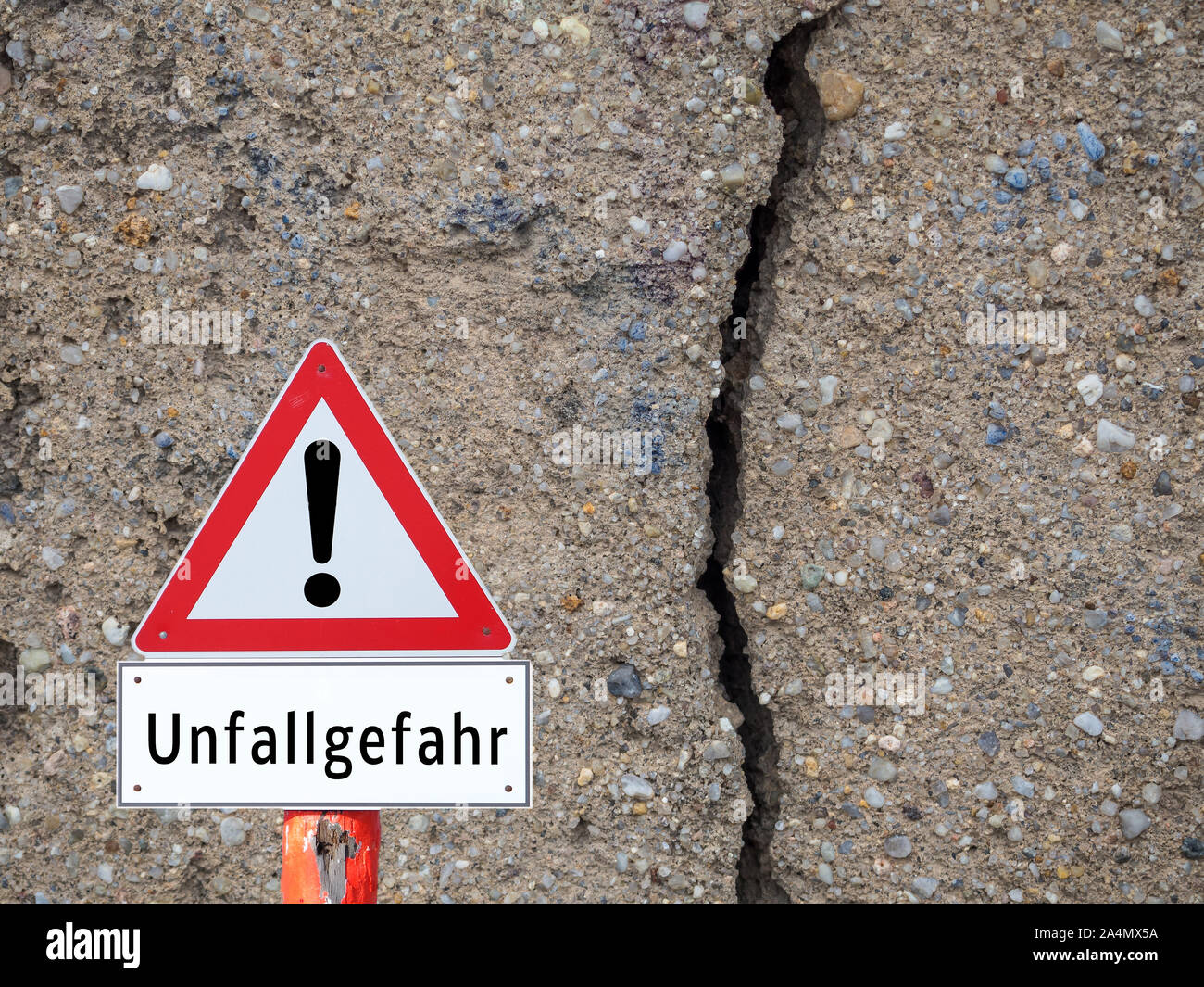 Wallclaimer Risk Risk of accident Cracks Wall Shield Stock Photo - Alamy
