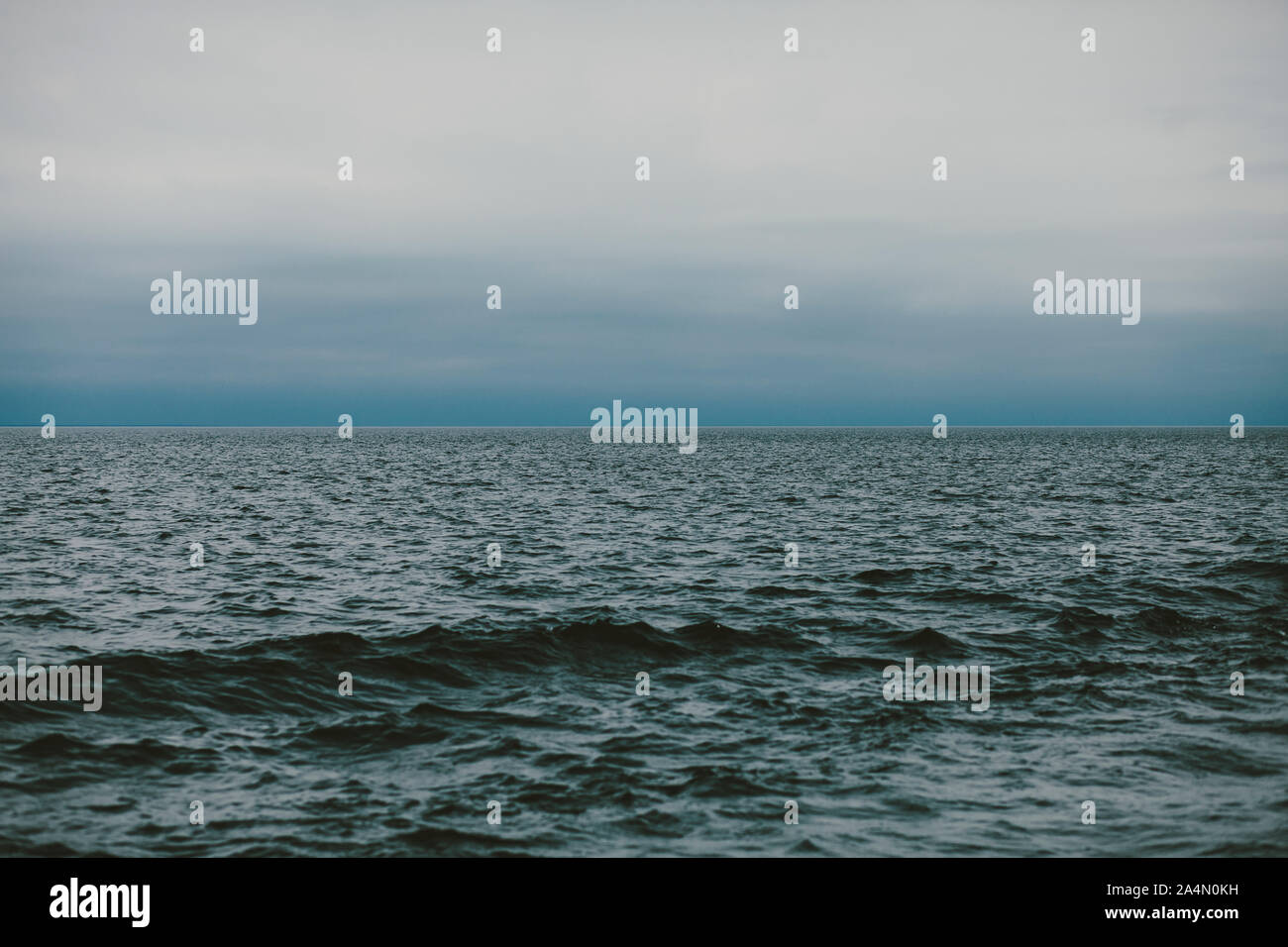 Calm horizon view hi-res stock photography and images - Alamy