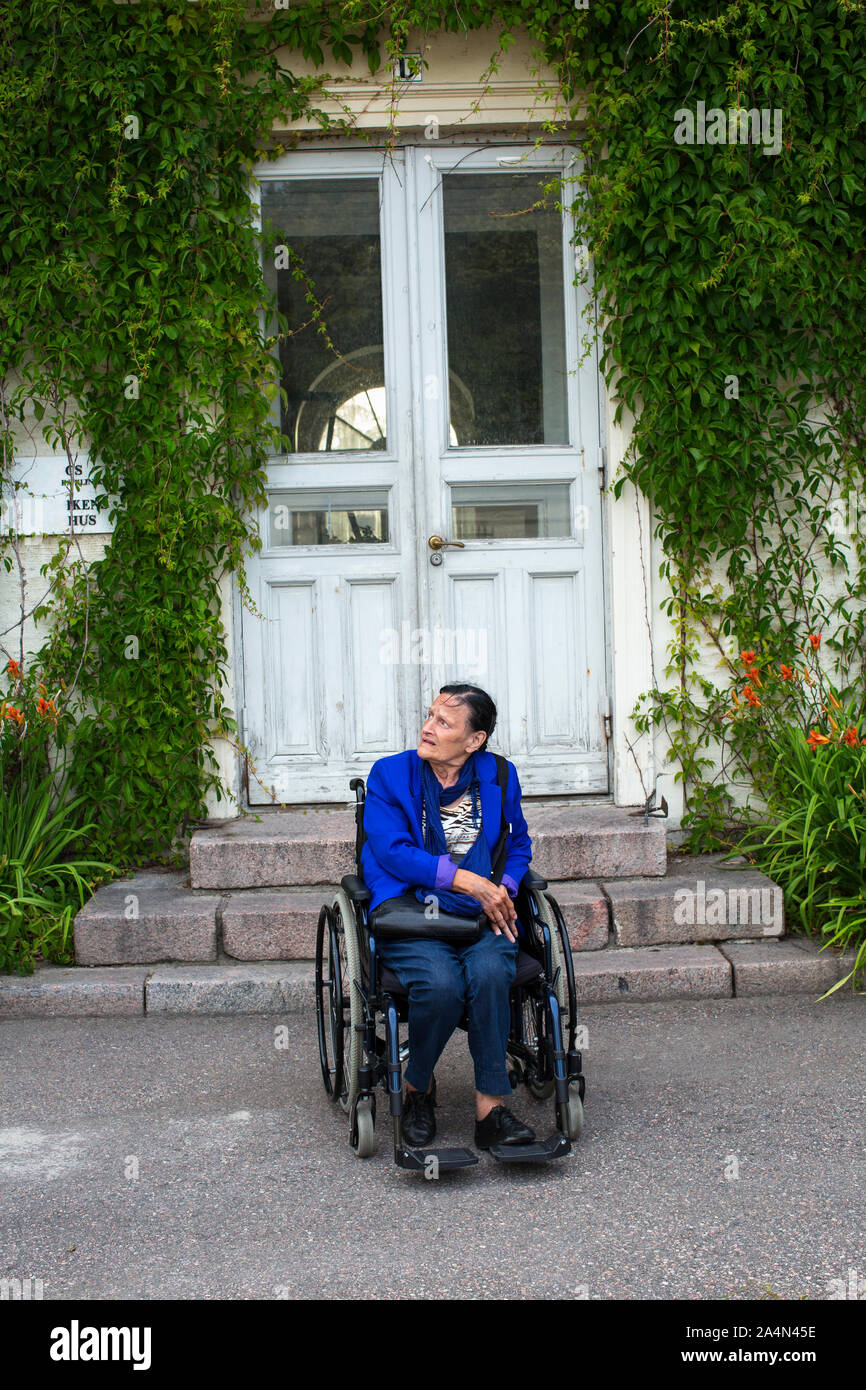 Woman wheelchair stairs hi-res stock photography and images - Alamy