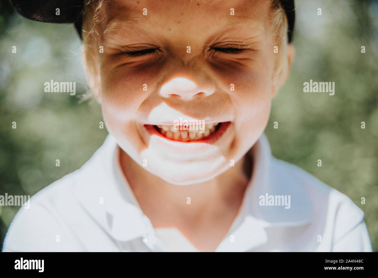 Toothless smiling boy hi-res stock photography and images - Alamy