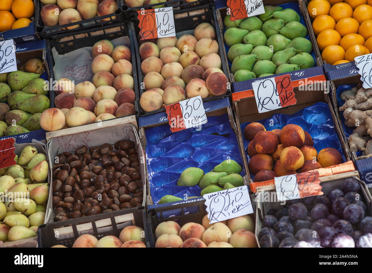 Fruit boxes at the market Stock Photo - Alamy