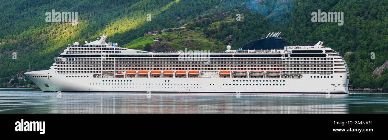 Cruise boat image hi-res stock photography and images - Alamy