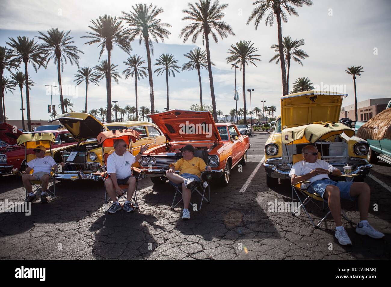 Display of classic cars in a mall in Scottsdale and Phoenix Arizona. Old cars. TEOE through each other's eyes.....Exhibición de autos clásicos en algú Stock Photo