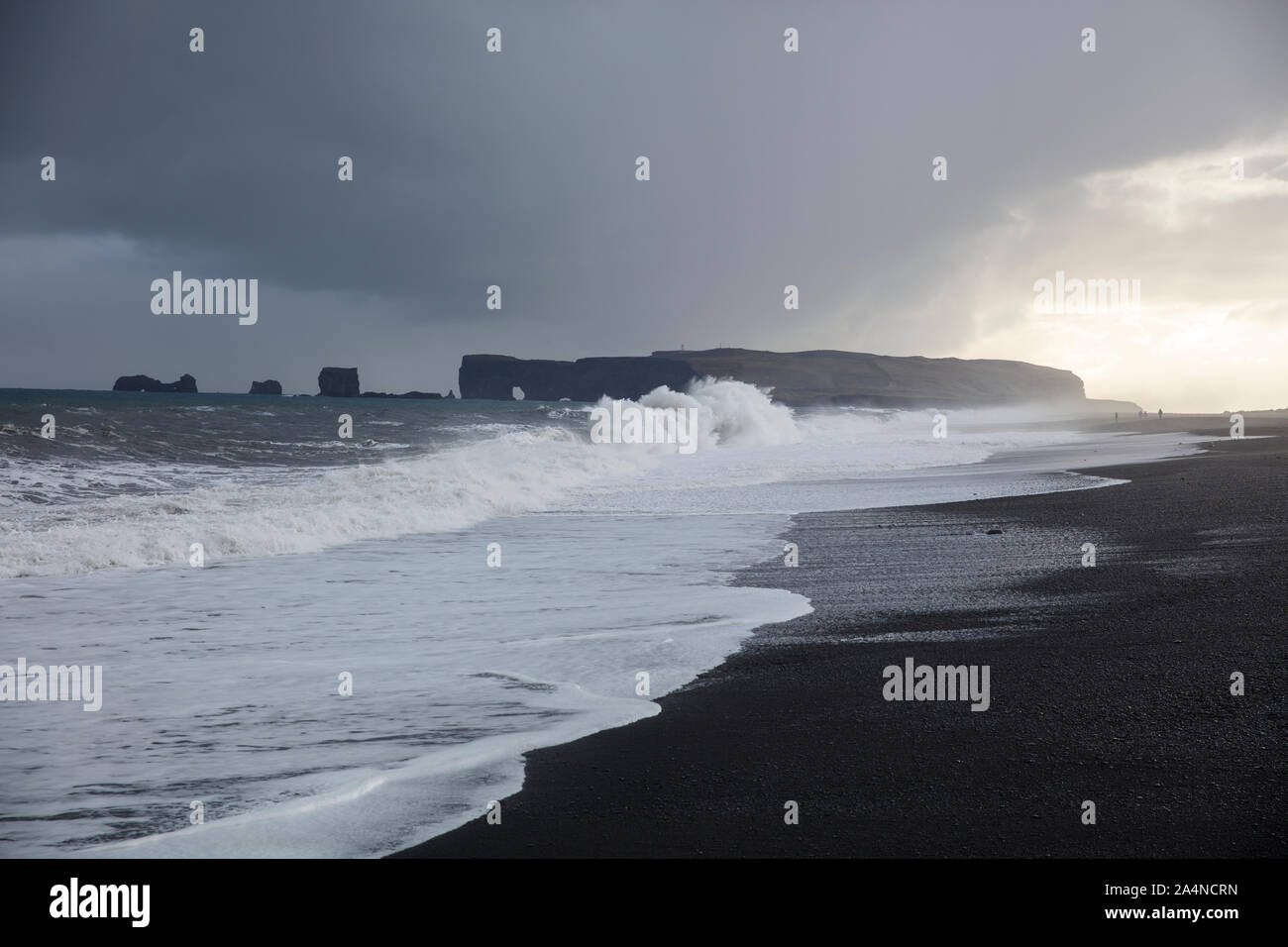 Storm sea waves cliff horizon hi-res stock photography and images - Alamy