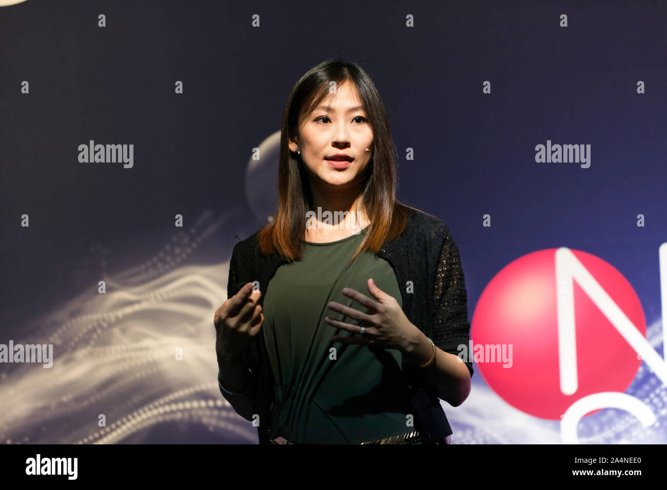 Vivian Li, Group Leader at the Crick institute, explaining how lab-grown, organiods can be used to fight cancer by using the regenerative potential for stem cell-therapy and organ reconstruction. Stock Photo