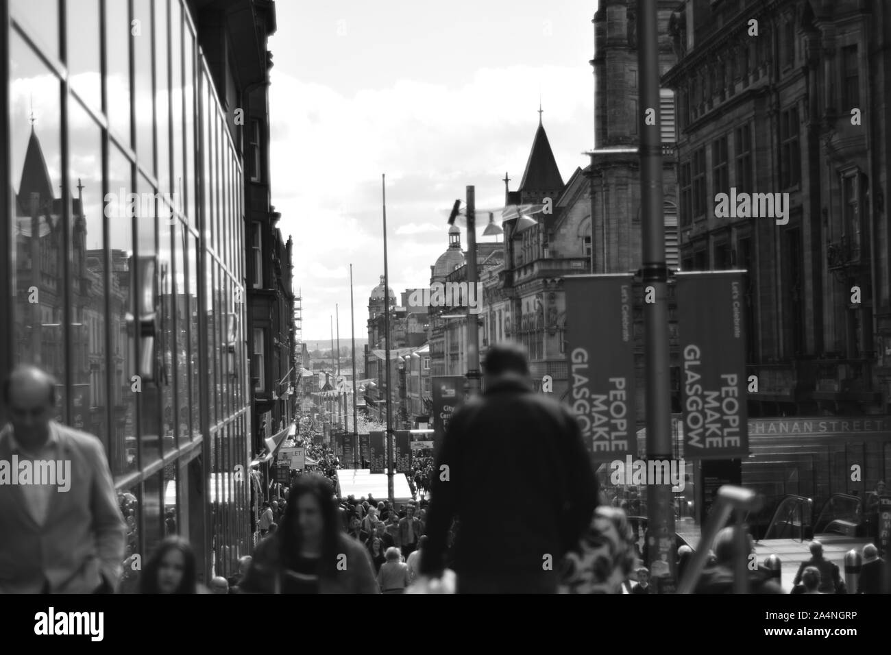 Crowds of Glasgow City Centre Stock Photo Alamy