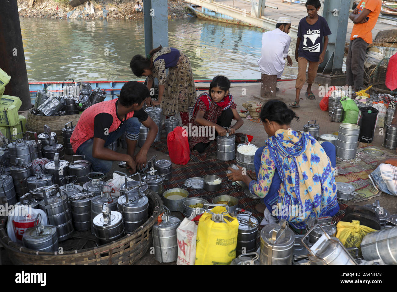 Dhaka, Bangladesh. 15th Oct, 2019. Rohan(8), Rabbi(7), Aisha(6), Sohan(8), Asma(5) :A group of extraordinary children are running a business, afternoon lunch for low labors who are working around Buriganga River Dhaka Bangladesh. Credit: Kazi Salahuddin/ZUMA Wire/Alamy Live News Stock Photo