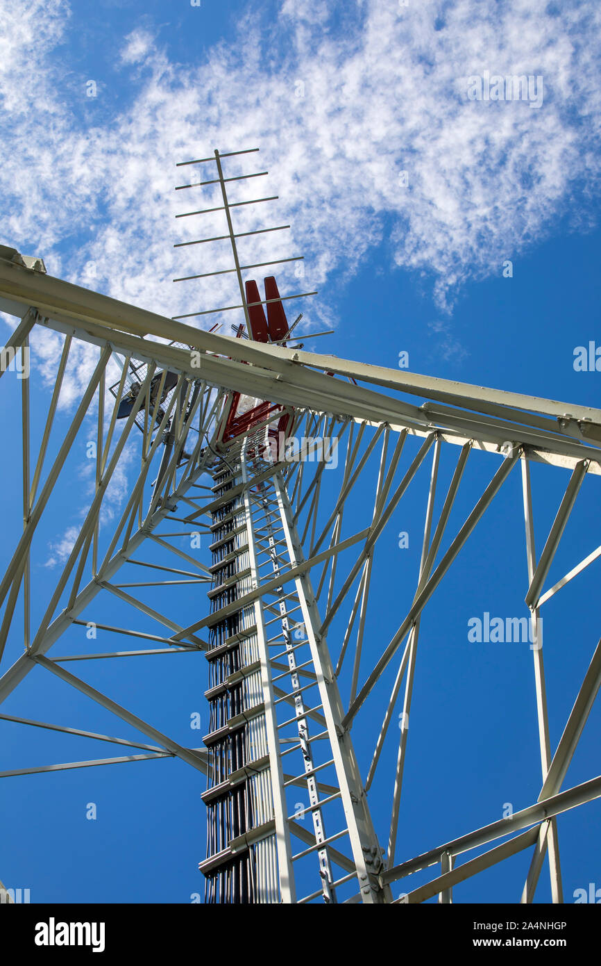 Telecommunications demast, for mobile telephony, directional radio, on the  Krippenstein massif, Upper Austria Stock Photo - Alamy