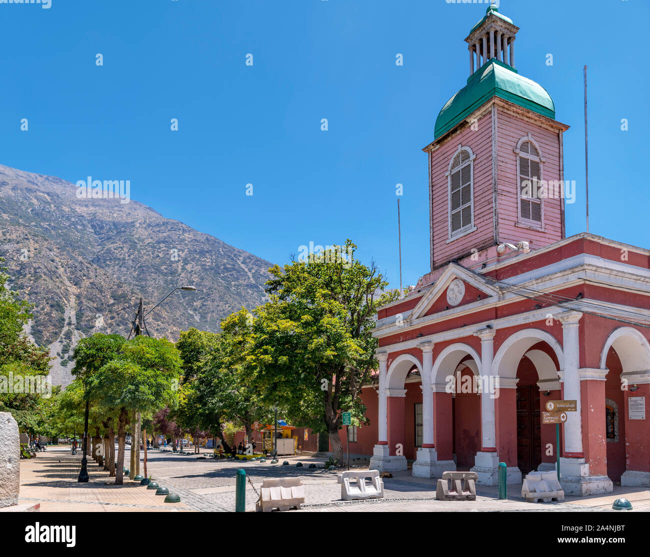 Iglesia de San José de Maipo in the Plaza de Armas (Main Square), San Jose de Maipo, Cordillera Province, Chile, South America Stock Photo