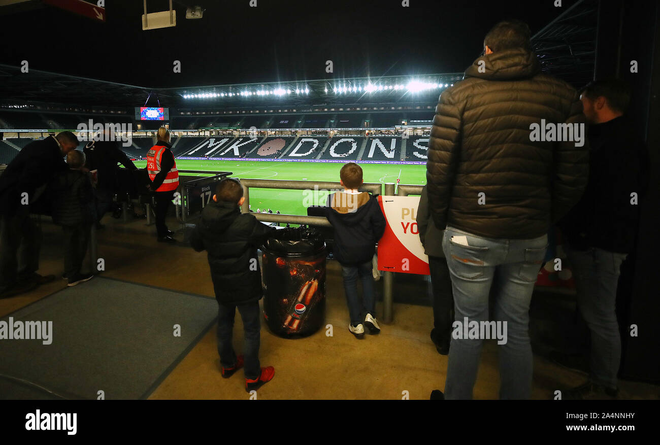 Fans pitchside during the UEFA Euro 2021 Under-21 Qualifying Group 3 match at Stadium MK, Milton Keynes. Stock Photo