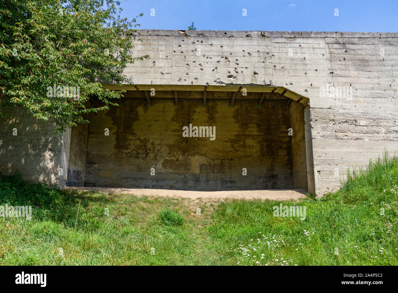 Former machine gun and pistol shooting stand where Soviet prisoners