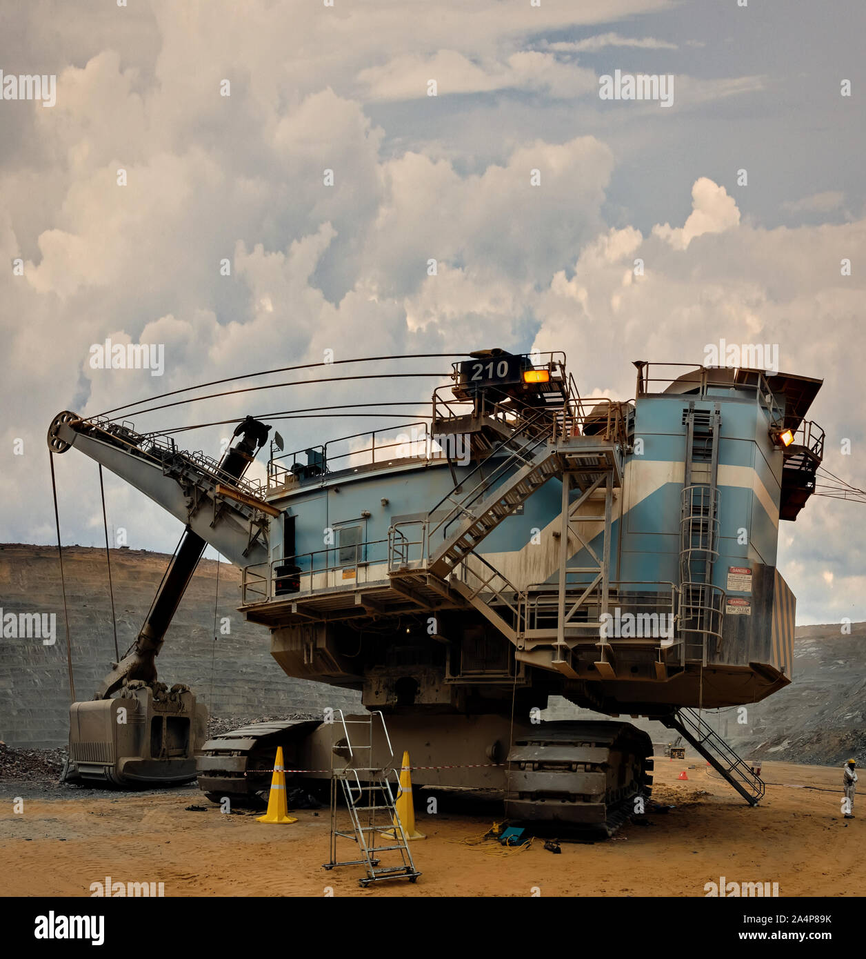 Giant excavator at Jwaneng diamond mine in Botswana, at the bottom of the pit Stock Photo