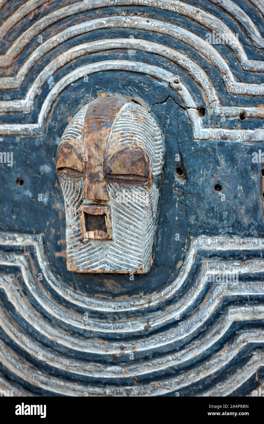 East african wood carving hi-res stock photography and images - Alamy