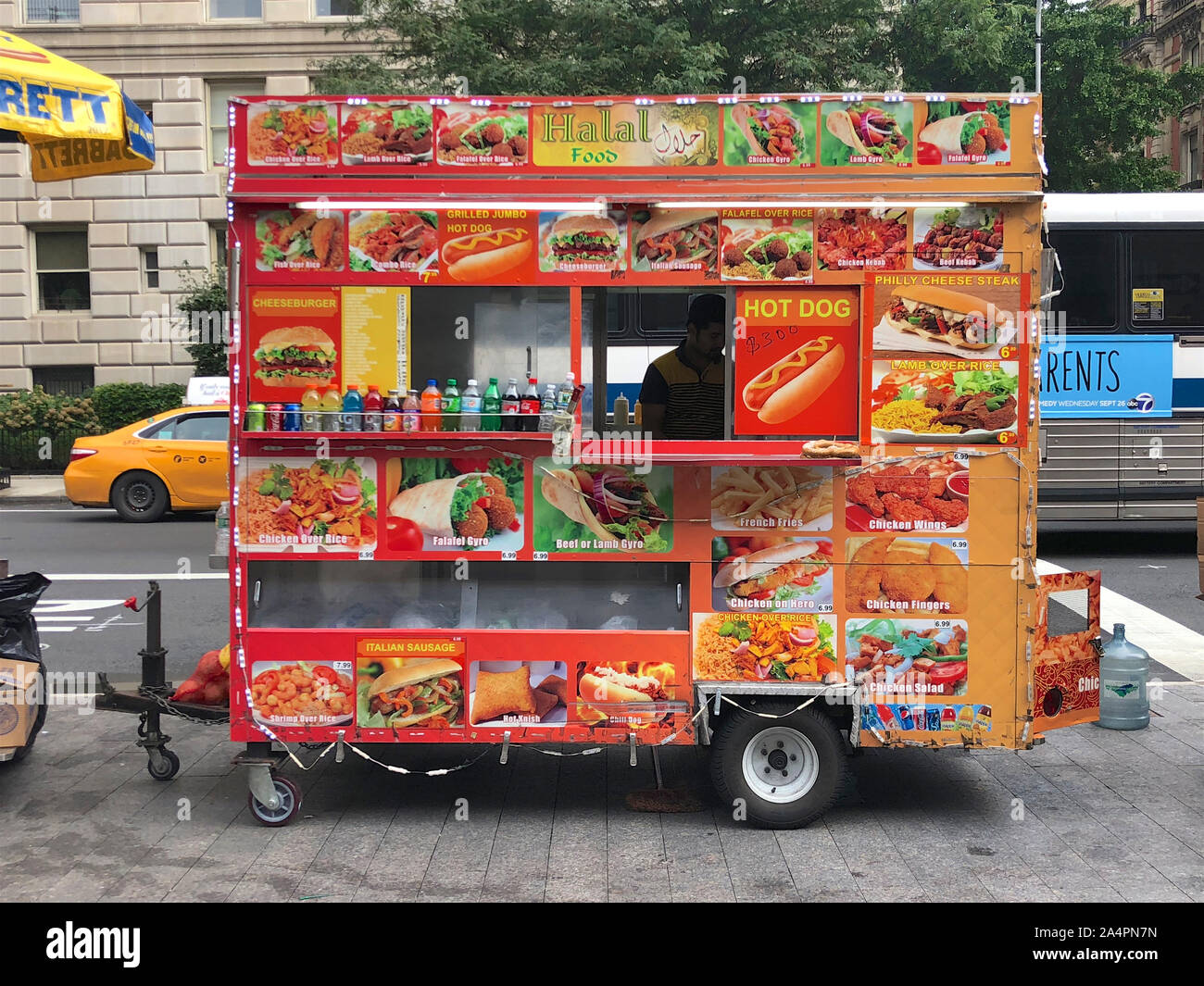 Food trucks vendors in New York City. Popular NYC food truck for residents and tourists, from Hot dog to fresh juice food. Manhattan. New York. USA. Ocotber, 3rd, 2018 Stock Photo