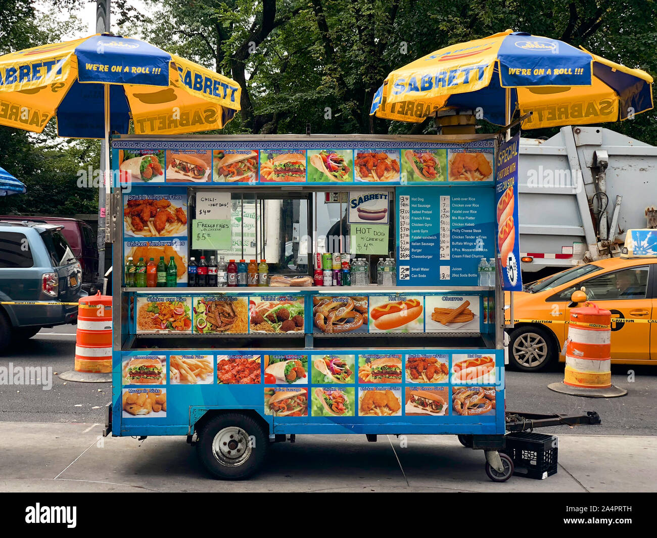Food trucks vendors in New York City. Popular NYC food truck for residents and tourists, from Hot dog to fresh juice food. Manhattan. New York. USA. Ocotber, 3rd, 2018 Stock Photo