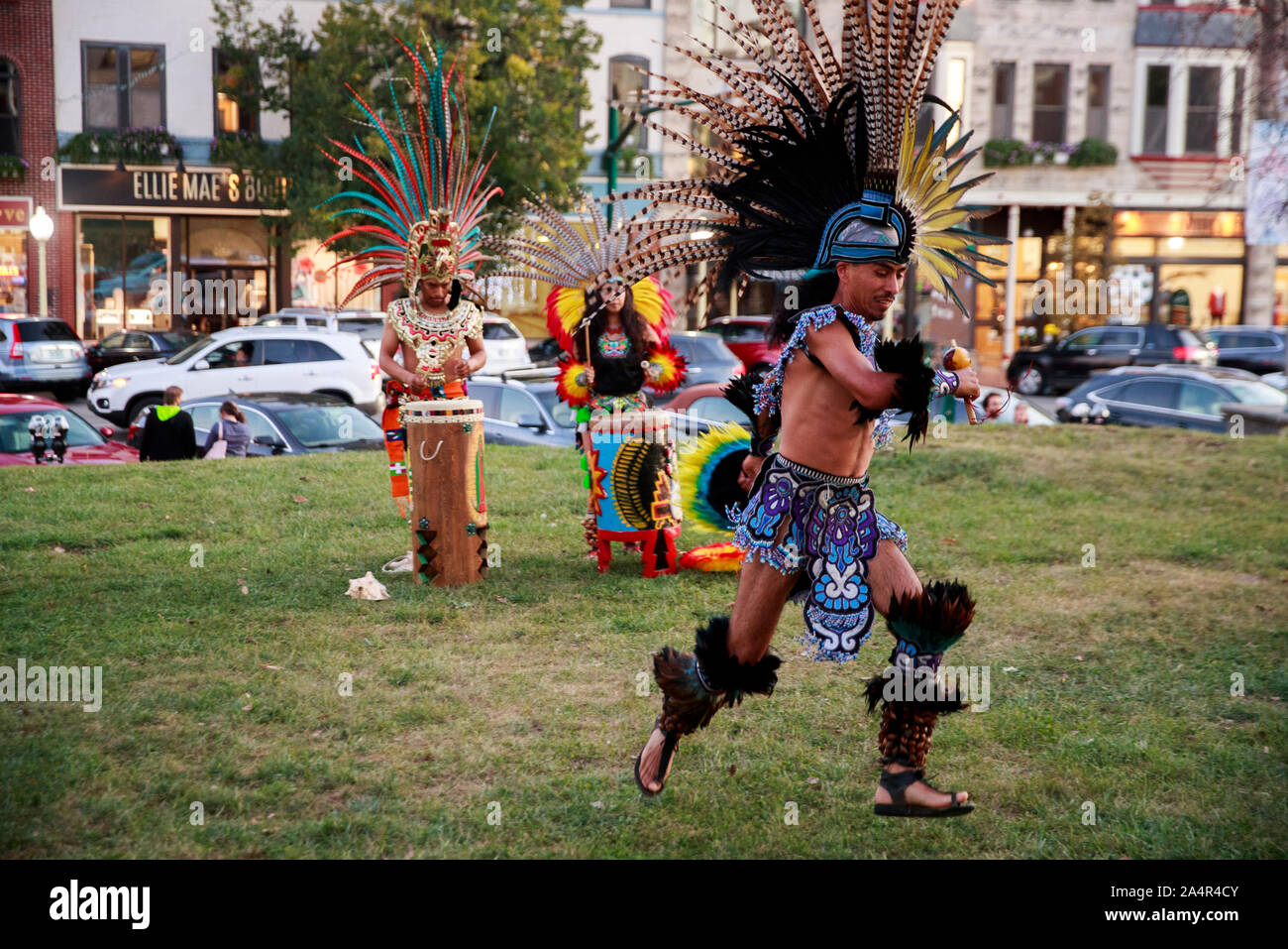 Bloomington, United States. 14th Oct, 2019. Mexica (Aztec) dancers perform at the Monroe County Courthouse during Indigenous Peoples Day in Bloomington.A resolution passed by the Bloomington City Council officially puts Indigenous People's Day on the calendar as a holiday every second Monday of October. Credit: SOPA Images Limited/Alamy Live News Stock Photo