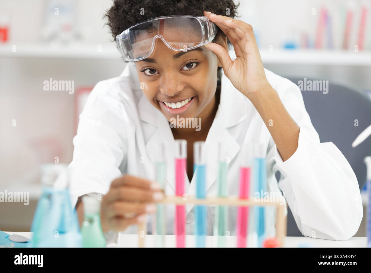 Coworkers in science lab hi-res stock photography and images - Alamy