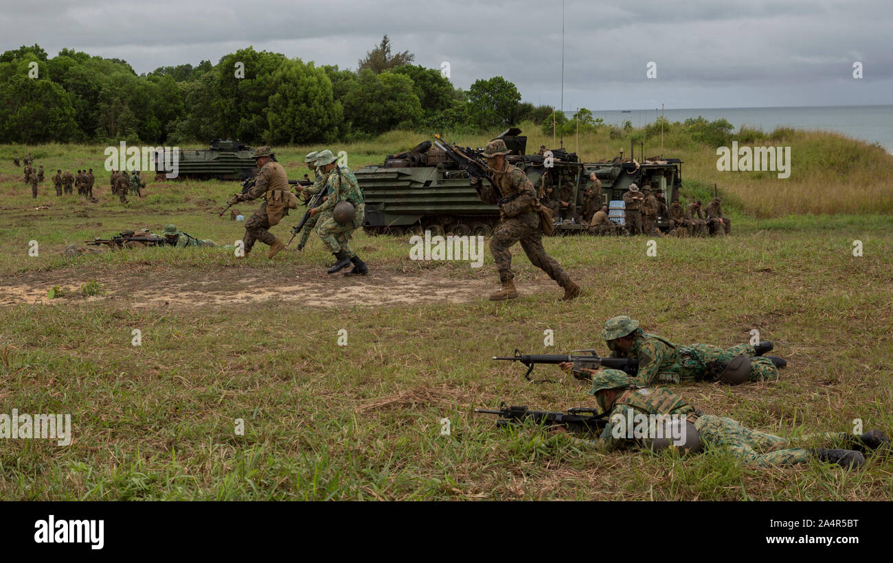 191008-M-QS181-1022 PENANJONG, BRUNEI (Oct. 8, 2019) U.S. Marines with India Company, Battalion Landing Team 3/5, 11th Marine Expeditionary Unit (MEU), and Soldiers with the Royal Brunei Armed Forces work together conducting buddy rushes during exercise Cooperation Afloat Readiness and Training (CARAT) Brunei. Elements of the 11th MEU are ashore in Brunei to perform day and night training in an urban environment and to enhance interoperability and partnership between the U.S. and Brunei during CARAT - Brunei 2019. (U.S. Marine Corps photo by Cpl. Jason Monty) Stock Photo