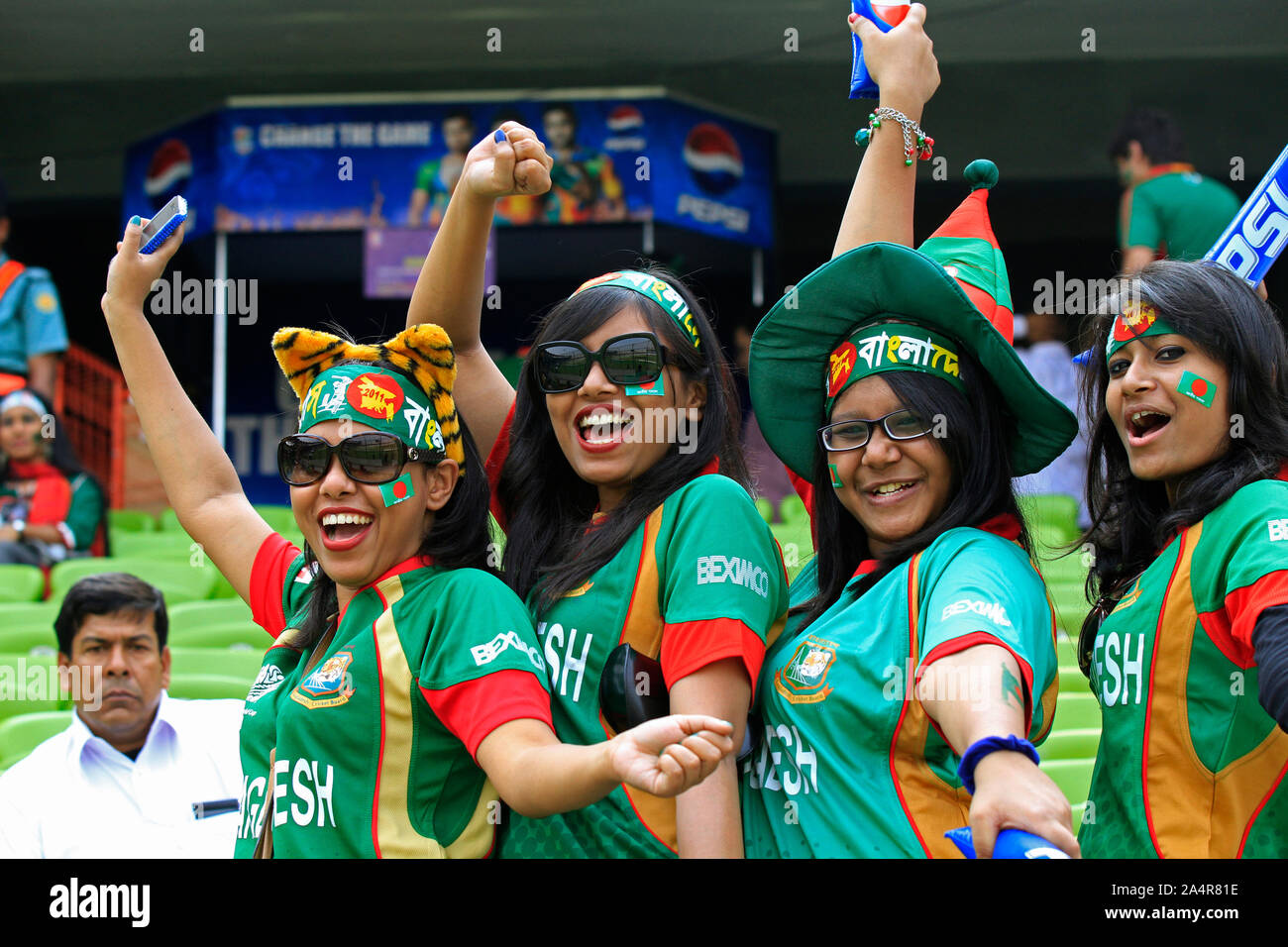 Bangladesh Fans Cheer On Team Hi-res Stock Photography And Images - Alamy