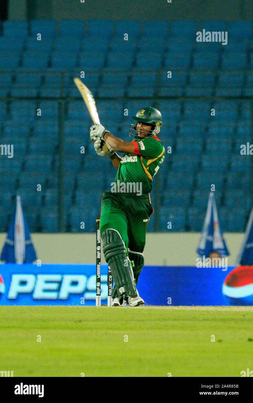 Cricket bats india hires stock photography and images Alamy