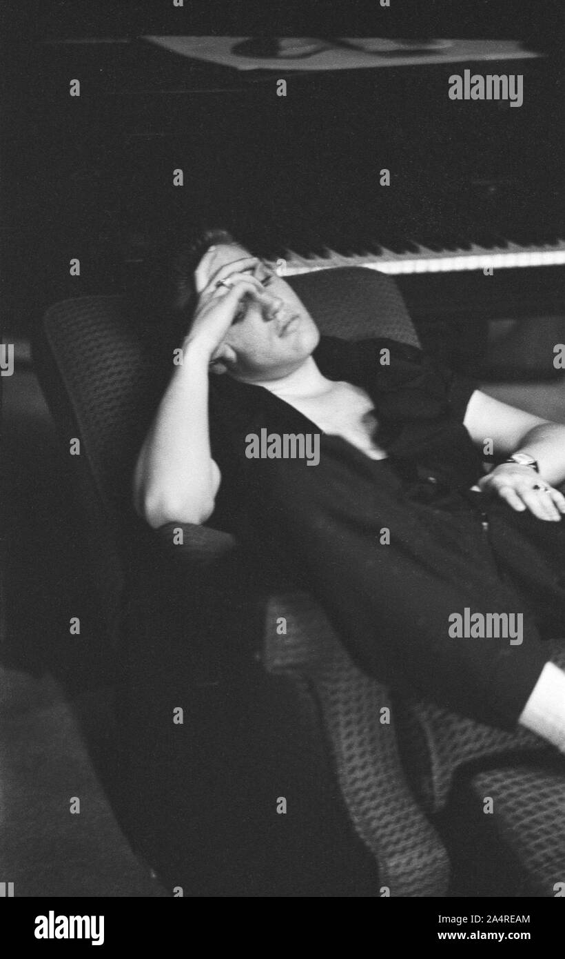 Elvis Presley, relaxing in his house at 1034 Audubon Drive, Memphis, Tennessee, May 29, 1956 Stock Photo