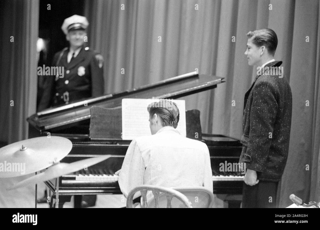 Elvis Presley waiting for a show to start, playing piano, at the University  of Dayton Fieldhouse, May 27, 1956 Stock Photo - Alamy
